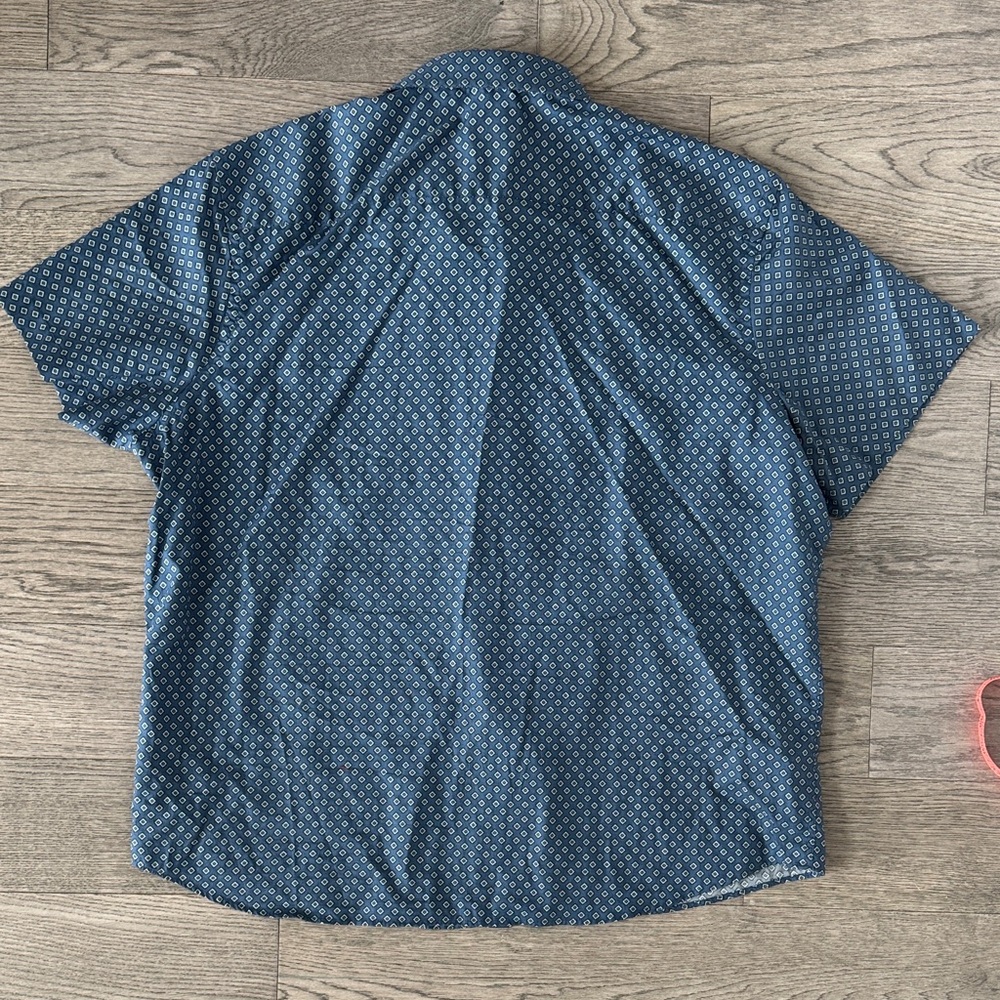 🌼UNTUCKit🌼 Blue Geometric Button Down Shirt, Size XXL - Picture 7 of 7
